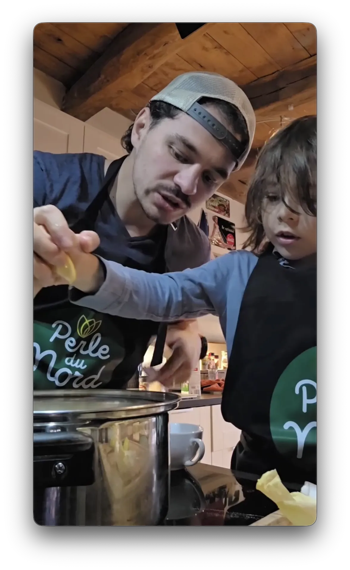 Créateur de contenu avec son enfant