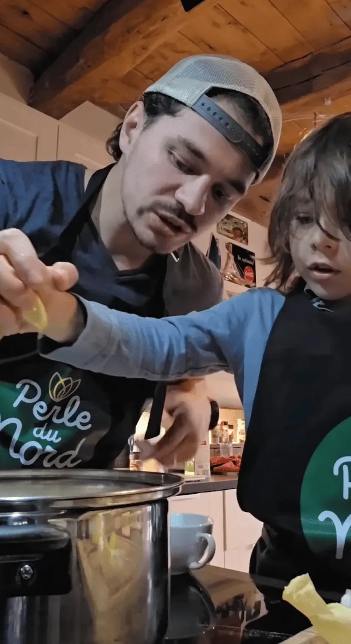 Créateur de contenu avec son enfant